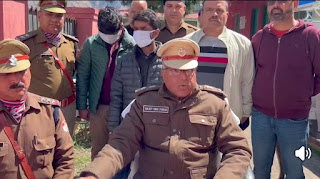 उत्तराखंड : फर्जी हॉलमार्क लगाकर असली सोना बदलने वाले गिरोह का चमोली पुलिस ने किया भंडाफोड़, दो शातिर आरोपी मशीन सहित गिरफ्तार