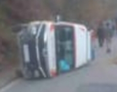 चमोली खबर :  आदिबद्री में मरीज को ले जा रही 108 एंबुलेंस सड़क पर पलटी