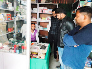 चमोली खबर : ग्वालदम में उपजिलाधिकारी का औचक निरीक्षण फर्जी दस्तावेजों पर चल रहा था नशा मुक्ति केंद्र होगी बड़ी कार्रवाई