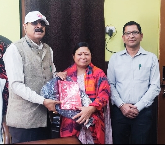 पीएमश्री राबाइंक गौचर की प्रभारी प्रधानाचार्य डॉक्टर सुमन ध्यानी शर्मा हुई सम्मानित