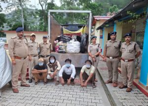 चमोली खबर : कर्णप्रयाग पुलिस की बड़ी कामयाबी बिजली लाइन का सामान उड़ाने वाले गिरोह का 24 घंटे में पर्दाफाश, 8 लाख मूल्य की सामग्री बरामदगी