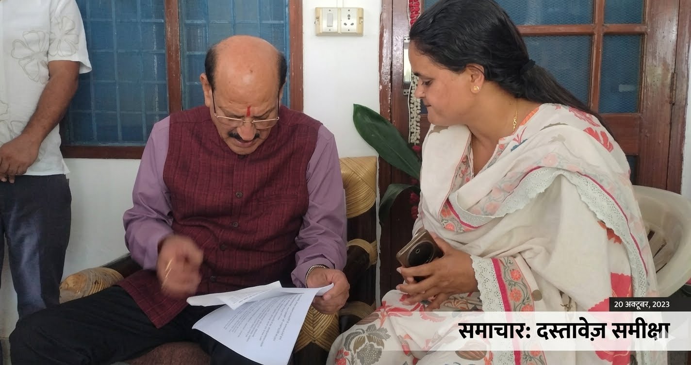 प्रतापनगर की ब्लॉक प्रमुख मनीषा पंवार, देहरादून में कैबिनेट स्वास्थ्य मंत्री सुबोध उनियाल को क्षेत्र की स्वास्थ्य सुविधाओं से जुड़ा 7 सूत्रीय मांग पत्र सौंपते हुए।