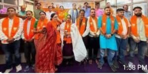 श्रीनगर गढ़वाल नगर निगम: महापौर आरती भंडारी और 10 पार्षदों ने थामा भाजपा का दामन, 2027 चुनाव से पहले विपक्ष को बड़ा झटका