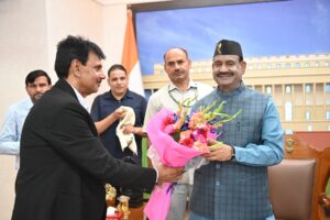 लोकसभा अध्यक्ष ओम बिरला से मिले CA राजेश्वर पैन्यूली उत्तराखंड की पारंपरिक टोपी पहनाकर किया स्वागत